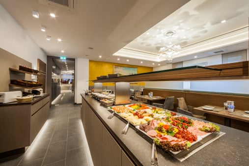 Ein Blick auf das reichhaltige Frühstücksbuffet